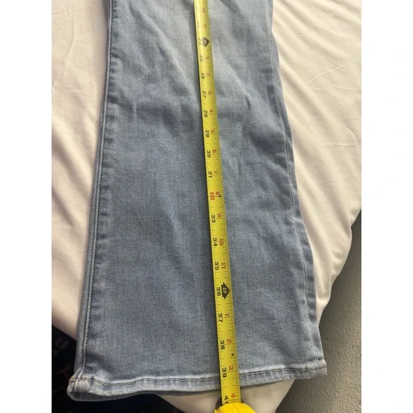 American Eagle women's Curvy High Rise Skinny Kick 20 Short like new. - Picture 15 of 15